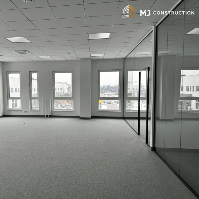 Otwarta przestrzeń biurowa CEFEA po przebudowie kondygnacji